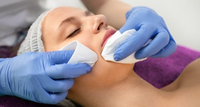 Studio R Beleza e Cuidados, Limpeza de Pele Completa + Esfoliação + Tonificação + Emoliência + Extração Studio R Beleza e Cuidados, Limpeza de Pele Completa + Esfoliação + Tonificação + Emoliência + Extração