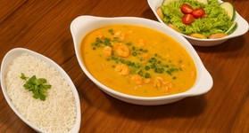 João do Caranguejo, Peixe ao molho de camarão com arroz e salada João do Caranguejo, Peixe ao molho de camarão com arroz e salada