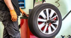 Alô Pneus - Homero, 1 Alinhamento + 4 Balanceamentos para carros de passeio na Alô Pneus - Homero Alô Pneus - Homero, 1 Alinhamento + 4 Balanceamentos para carros de passeio na Alô Pneus - Homero